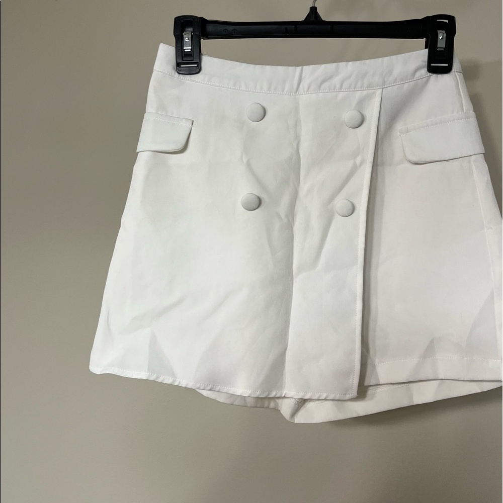 Milk&Honey White Button Skort Size S
